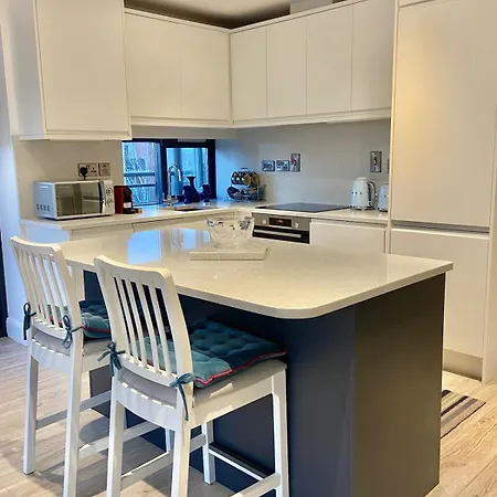 Apartment Coastal Gem 10 Mins From Dublin Airport
