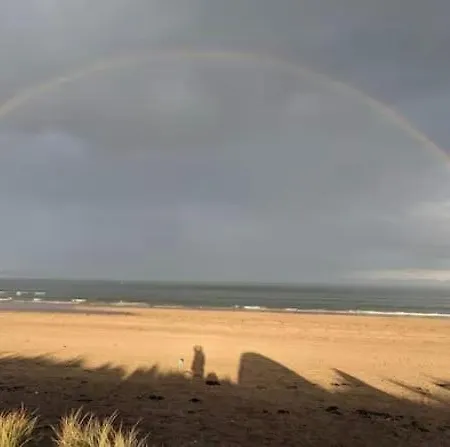 Coastal Gem 10 Mins From Dublin Airport Apartment *