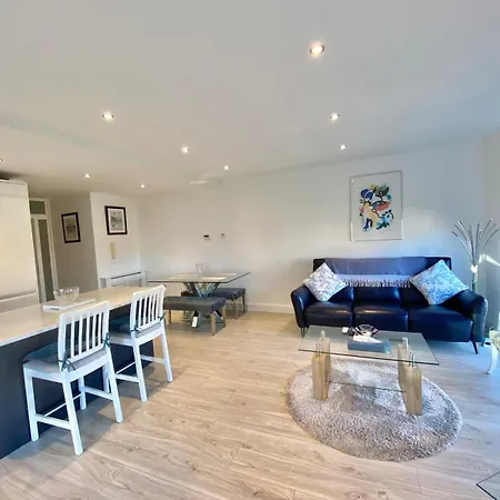 Apartment Coastal Gem 10 Mins From Dublin Airport *