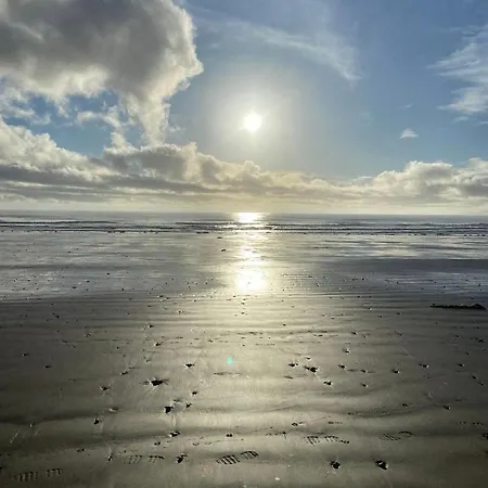 Coastal Gem 10 Mins From Dublin Airport Apartment
