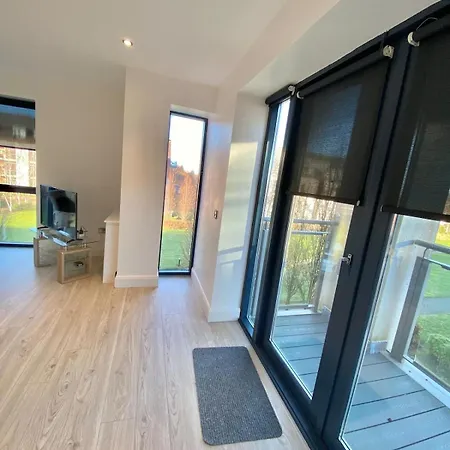 Coastal Gem 10 Mins From Dublin Airport Apartment
